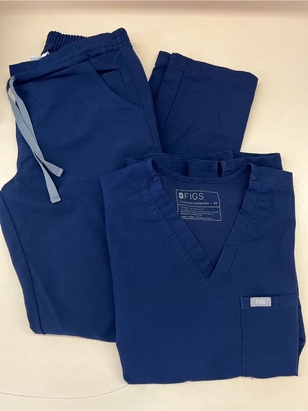 FIGS Scrub Set XS Navy Blue - Picture 2 of 10